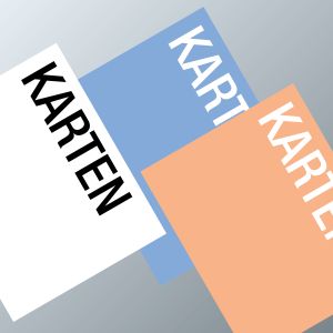 „Elegante, individuell gestaltete Karten im Digitaldruck für Einladungen, Glückwünsche und geschäftliche Korrespondenz – in verschiedenen Größen und Designs.“